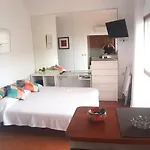 Estudio De Ensueno A Pie De Playa En Marbella En El Skol