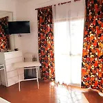Estudio De Ensueno A Pie De Playa En Marbella En El Skol